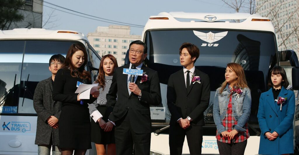 K-트래블버스 — K-Travel BusMarch 25, 2016Gwanghwamun, SeoulMinistry of Culture, Sports and TourismKorean