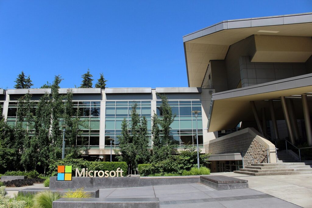 마이크로소프트 — Building 92 at Microsoft Corporation headquarters in Redmond, Washington. 
Photographed by