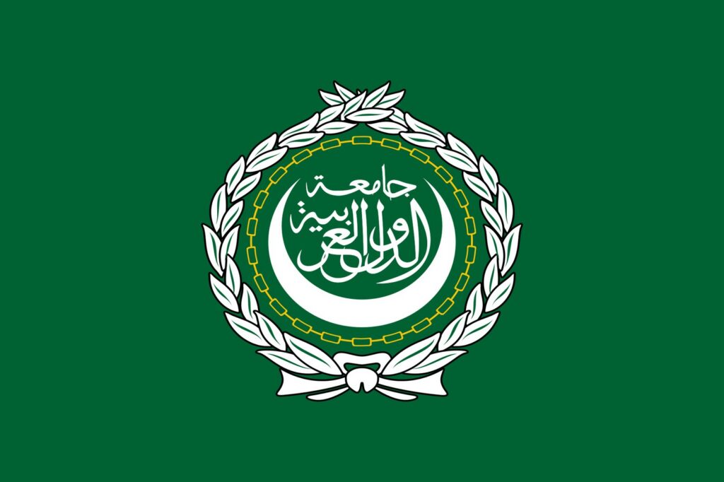 아랍 연맹 — A green flag with a white inscription above a crescent moon with horns upwards, all within